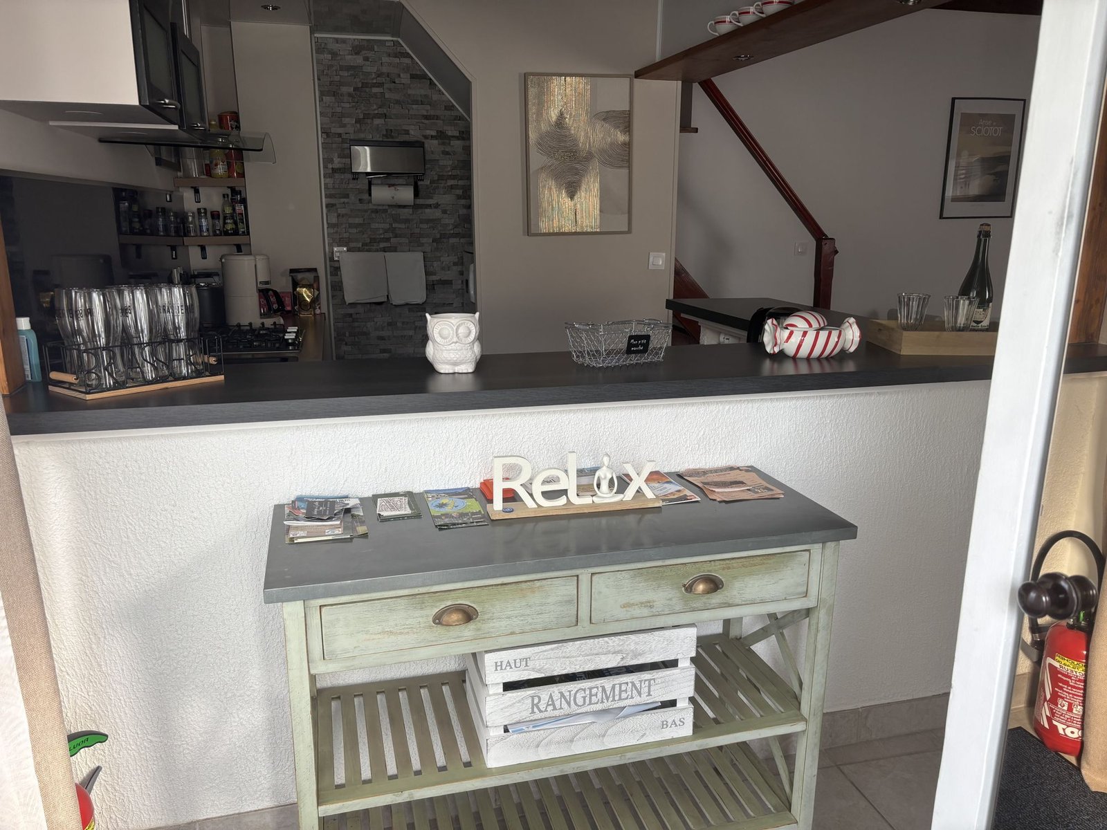 Espace cuisine et salon de La Maisonnette